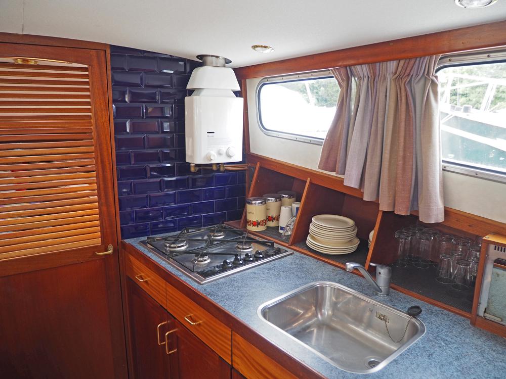 Saloon, Accommodation